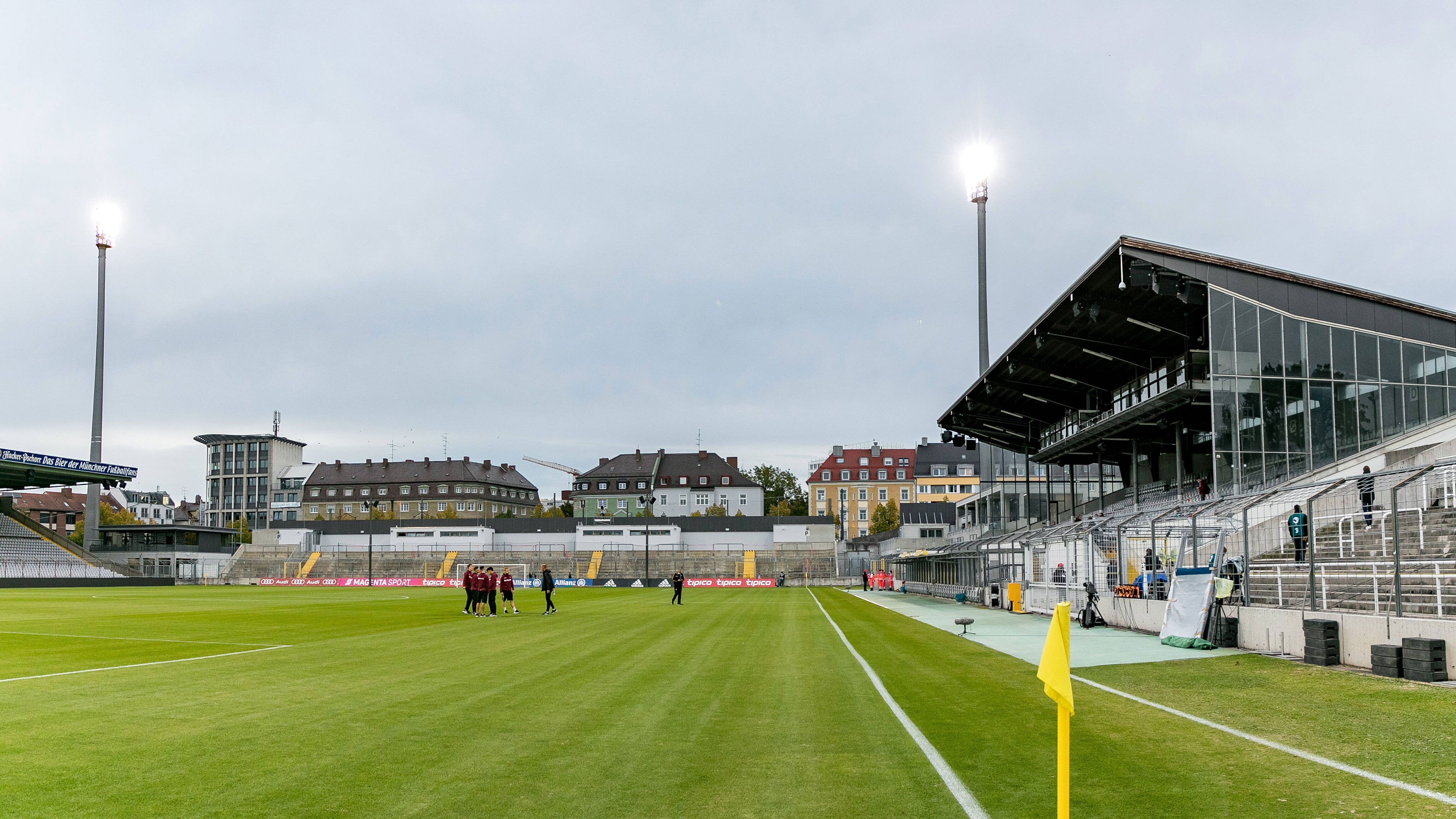 
                <strong>TSV 1860 München - SV Darmstadt 98</strong><br>
                Anstoß: Freitag, 6. August, 20:45 UhrStadion: Stadion an der Grünwalder StraßeZuschauer erlaubt: 4.158
              