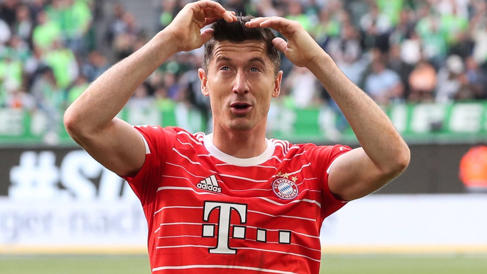 
                <strong>FC Bayern München</strong><br>
                &#x2022; Robert Lewandowski<br>&#x2022; 24 Millionen Euro<br>
              