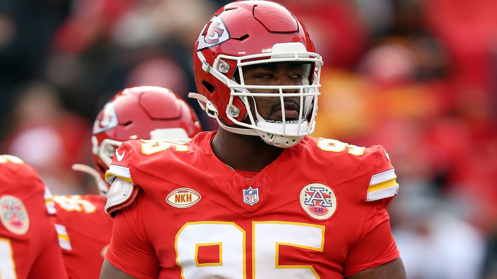 <strong>Chris Jones (Kansas City Chiefs)</strong><br><strong>Position:</strong>&nbsp;Defensive Tackle<br><strong>Vertrag:</strong>&nbsp;1 Jahr, 19,5 Millionen<br><strong>Maximaler Bonus:</strong>&nbsp;6,75 Mio.<br><strong>Wahrscheinlicher Bonus:</strong>&nbsp;2 Mio.<br><strong>Deal:</strong>&nbsp;1 Million pro 35%, 50% Spielzeit, 1,25 Mio. für 10 Sacks, 1,75 Mio. für 15 Sacks, 1 Mio. bei All-Pro-Nominierung + Chiefs im Super Bowl, 2 Mio. für "Defensive Player of the Year"-Award + Chiefs gewinnen Super Bowl<br><strong>Stand</strong>: 74% Spielzeit, 7,5 Sacks