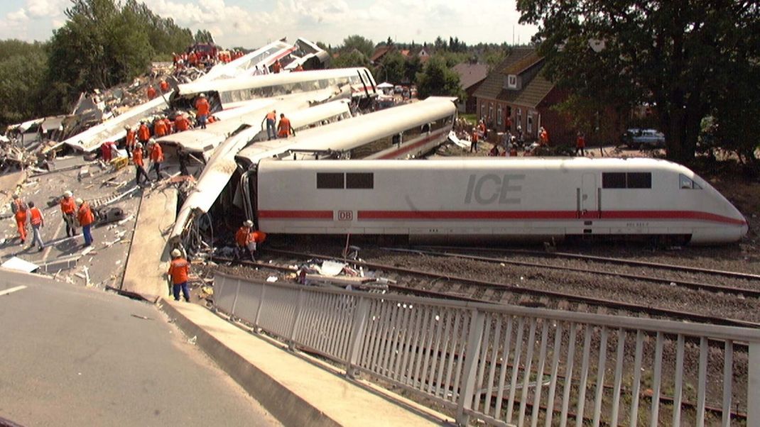 101 Todesopfer forderte das Zugunglück bei Eschede. Auch nach 25 Jahren bleibt die Katastrophe unvergessen.