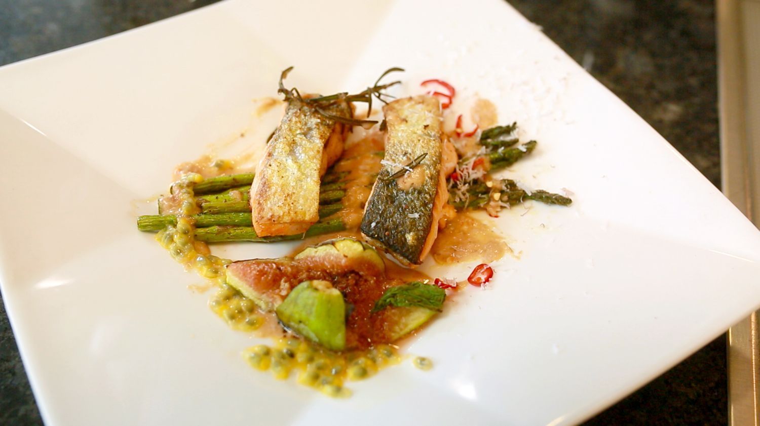 Lachs mit weißer Schokoladensauce