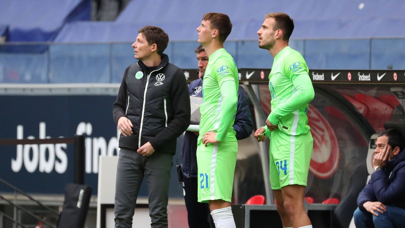 
                <strong>Geteilter 12. Platz: Oliver Glasner (VfL Wolfsburg)</strong><br>
                Vier Spieltage vor dem Ende liegt der Österreicher mit dem VfL voll auf Kurs Champions League, in dieser Rangliste muss sich der Wolfsburg-Trainer allerdings mit einem Platz im hinteren Mittelfeld begnügen. Unter allen Coaches, die seit Beginn der Saison im Amt sind, hat der 46-Jährige die wenigsten Spieler mit anschließendem Scorerpunkt eingewechselt. Am effektivsten präsentierte sich noch Mittelstürmer Bartosz Bialek mit zwei Treffern.
              