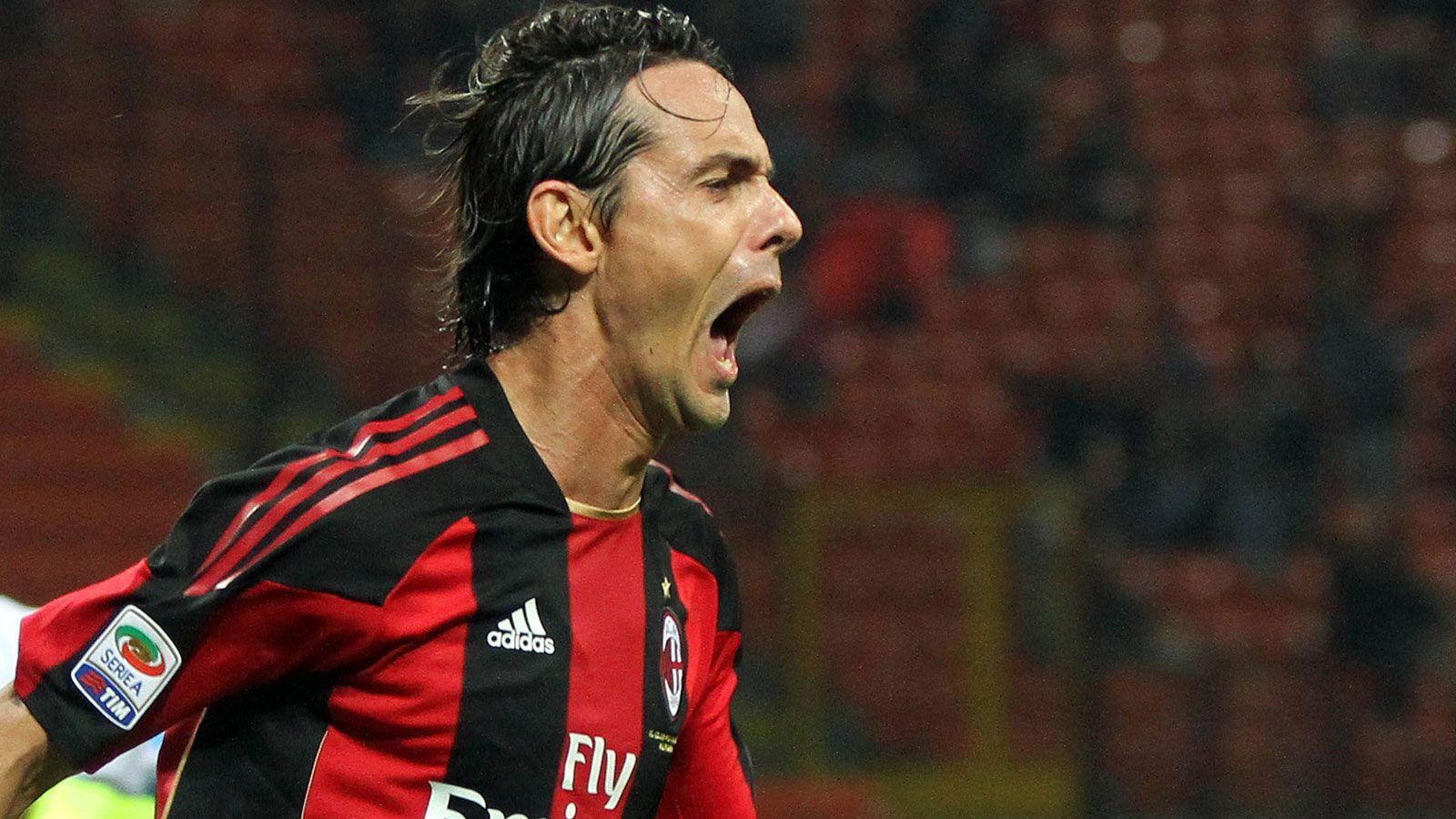 
                <strong>Filippo Inzaghi (Spieler)</strong><br>
                Inzaghi war ein Phantom. Am Spiel beteiligte er sich eher widerwillig, lauerte gern an der Abseitsgrenze. Wenn er allerdings dann den Ball bekam, war es für den Gegner schon zu spät. Mit Milan gewann er zwei Mal die Champions League, wurde zudem insgesamt drei mal italienischer Meister.
              