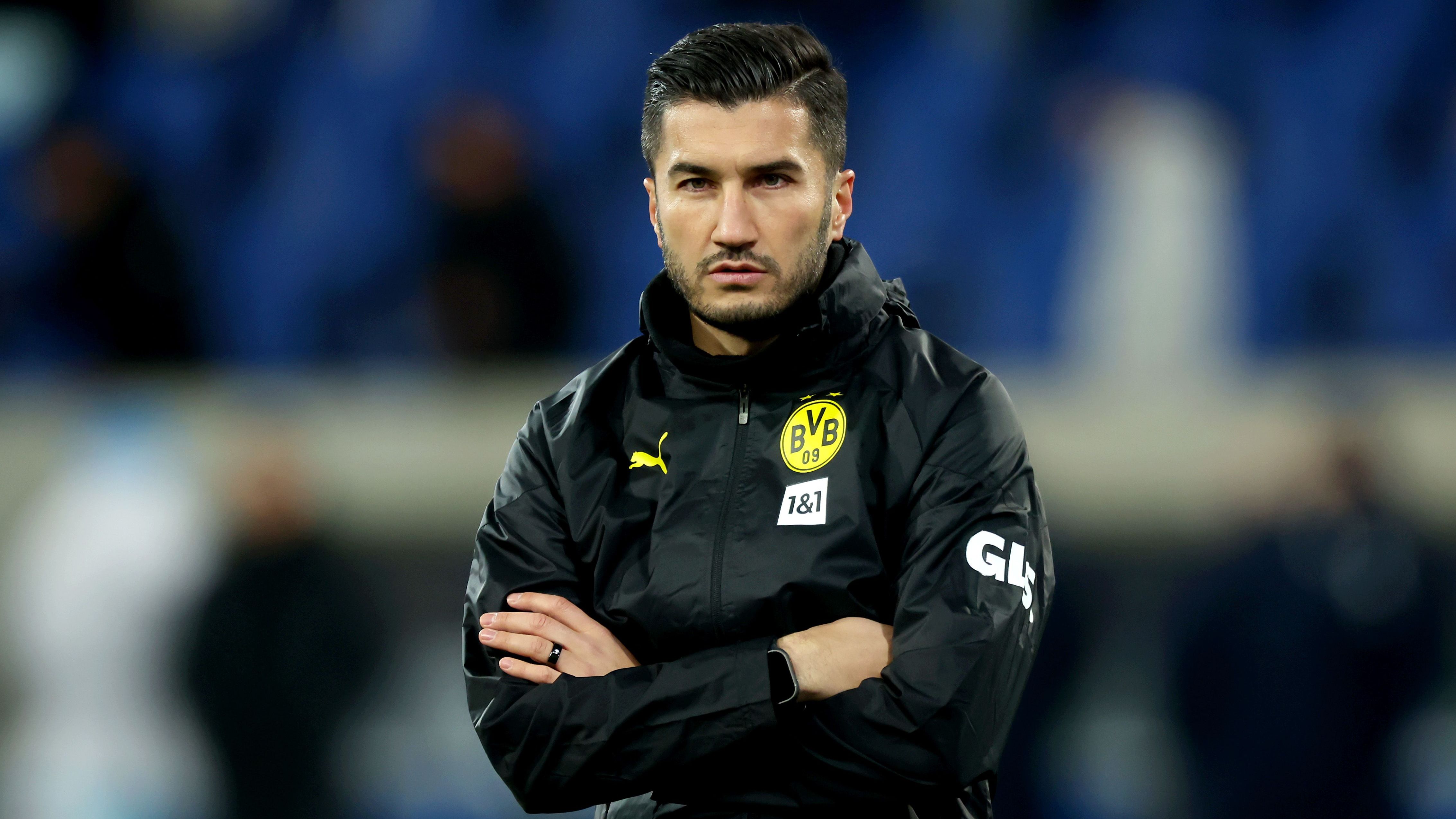 <strong>Die Transferziele und möglichen Abgänge des BVB</strong><br>Der BVB hat in Nuri Sahin nicht nur einen neuen Trainer, sondern nach einem turbulenten Transfersommer 2024 auch einen neuen Kader-Anstrich. Legenden wie Reus und Hummels gingen, neue Kräfte wie Guirassy, Anton und Beier kamen. Dennoch gibt es nach wie vor Transfergerüchte rund um den BVB, die&nbsp;<em><strong>ran</strong></em>&nbsp;zusammenfasst. (Stand: 12. September 2024)<br><em>Auch interessant</em>: <a data-li-document-ref="438252" href="https://www.ran.de/sports/fussball/bundesliga/news/bvb-can-wird-erwartungen-nicht-gerecht-gross-ist-der-wahre-kapitaen-kommentar-438252">BVB: Emre Can wird Erwartungen nicht gerecht - ER sollte neuer Kapitän werden</a>