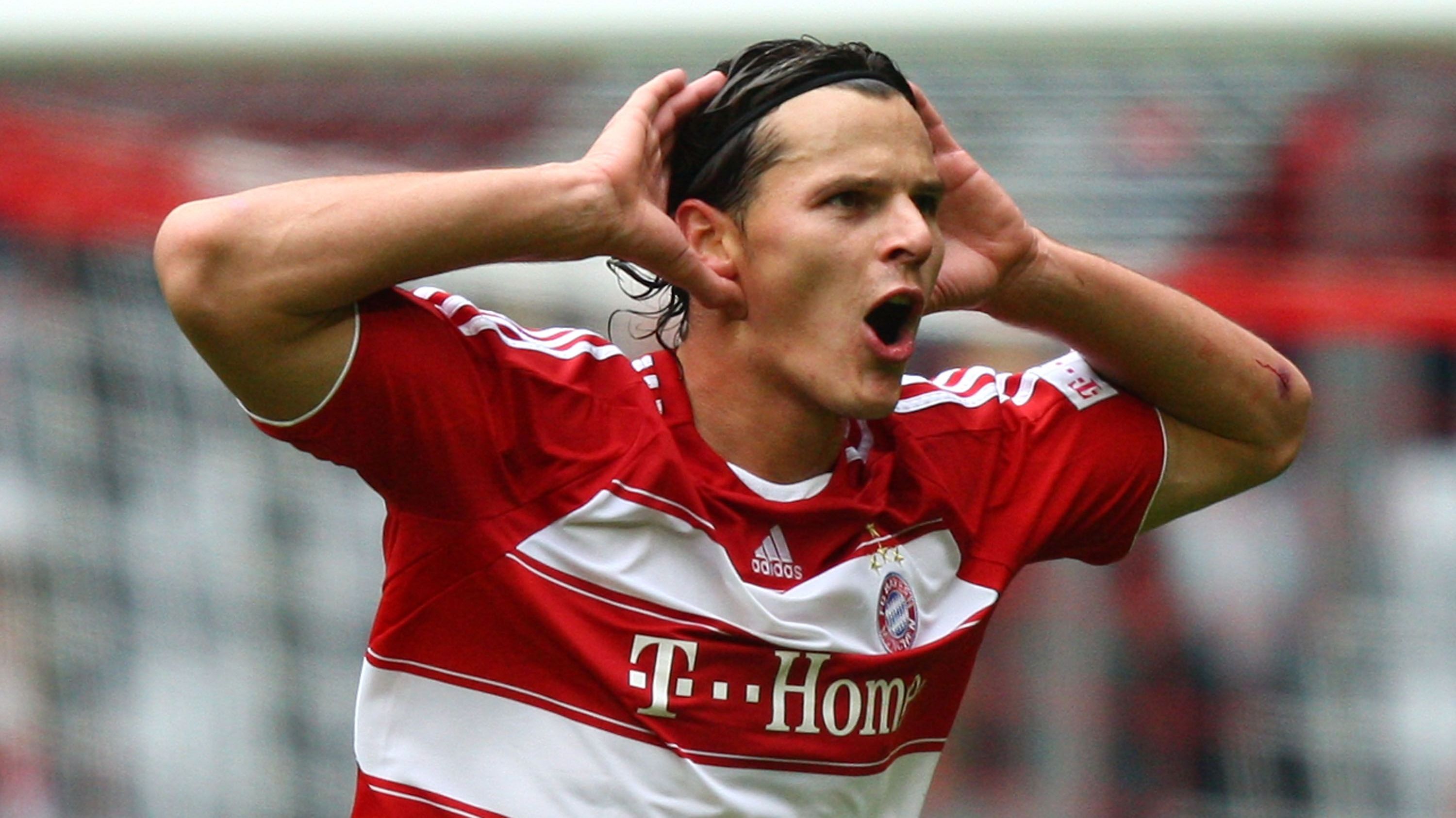 <strong>FC Bayern: Abwehr<br></strong>Häufig hatte Kopfballungeheuer <strong>Daniel van Buyten</strong> Grund zum Jubeln, an diesem Samstag im September 2008 allerdings nicht. Auch sein Arbeitstag war nach 45 Minuten beendet. Für ihn kam Tim Borowski, der die beiden Ehrentreffer erzielte.