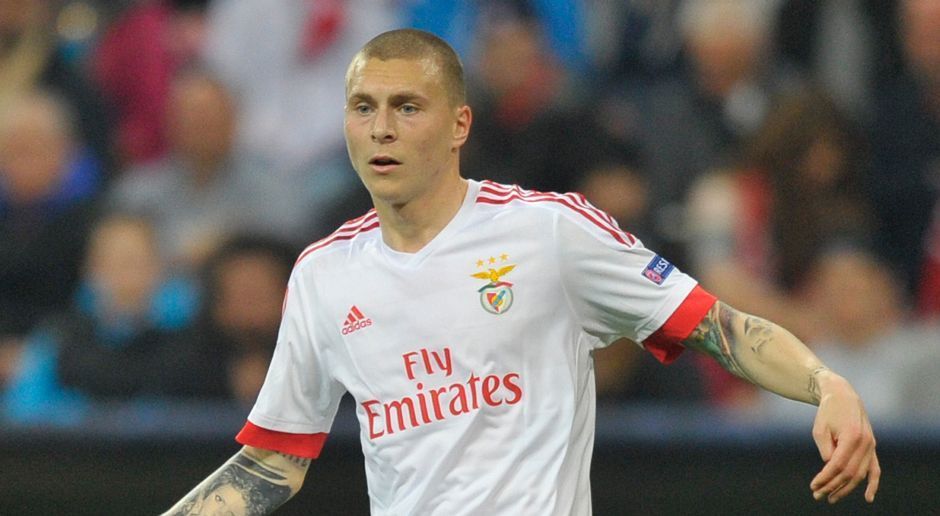 
                <strong>Abwehr: Victor Lindelöf (Benfica Lissabon)</strong><br>
                Abwehr: Victor Lindelöf (Benfica Lissabon). In der vergangenen Saison absolvierte der schwedische Innenverteidiger im Achtel- und Viertelfinale seine ersten Champions-League-Spiele überhaupt. In dieser Spielzeit folgten sechs Gruppenspiele über die vollen 90 Minuten.
              