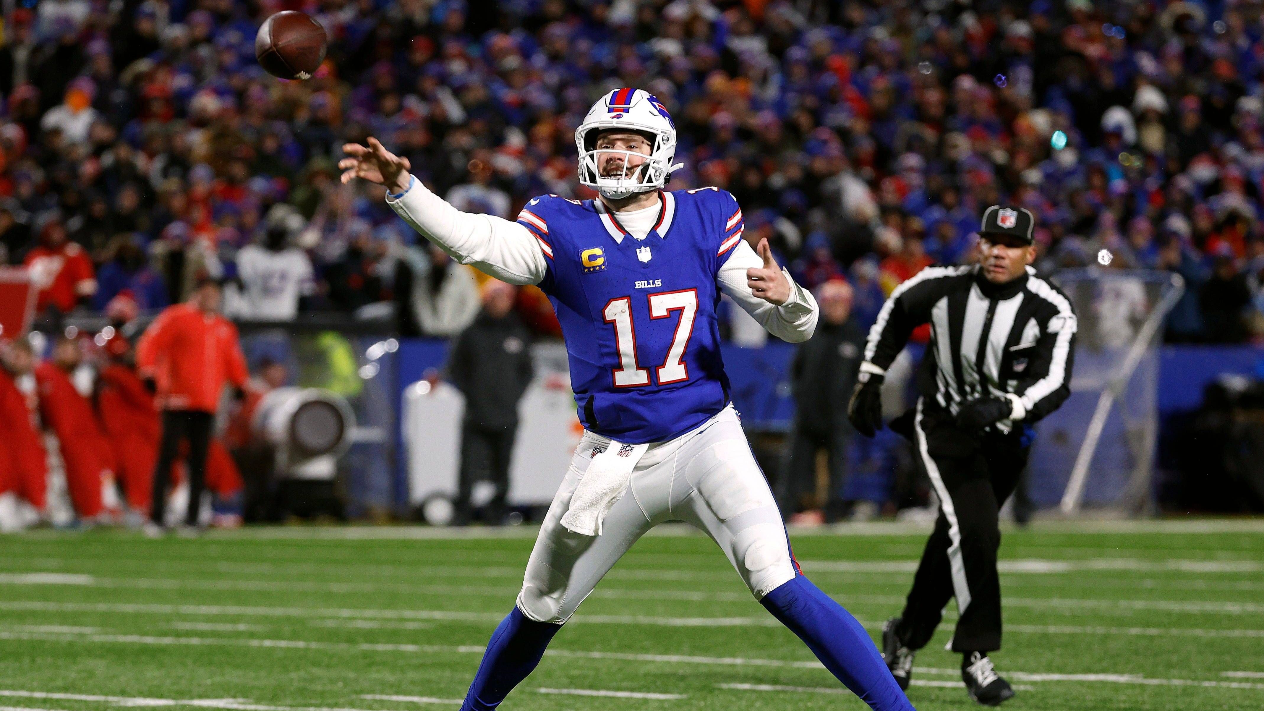 <strong>Buffalo Bills lassen zu viel Qualität gehen</strong><br>Der Umbruch bei den Bills ist notwendig, doch das Team hat gerade rund um Quarterback Josh Allen unter dem Strich zu viel Qualität ziehen lassen. Dem Spielmacher fehlt eine Nummer-eins-Anspielstation. Es erscheint zumindest fraglich, ob Mack Hollins, Curtis Samuel, Chase Claypool oder Keon Coleman die Löcher, die Stefon Diggs und Gabe Davis hinterlassen, stopfen können.