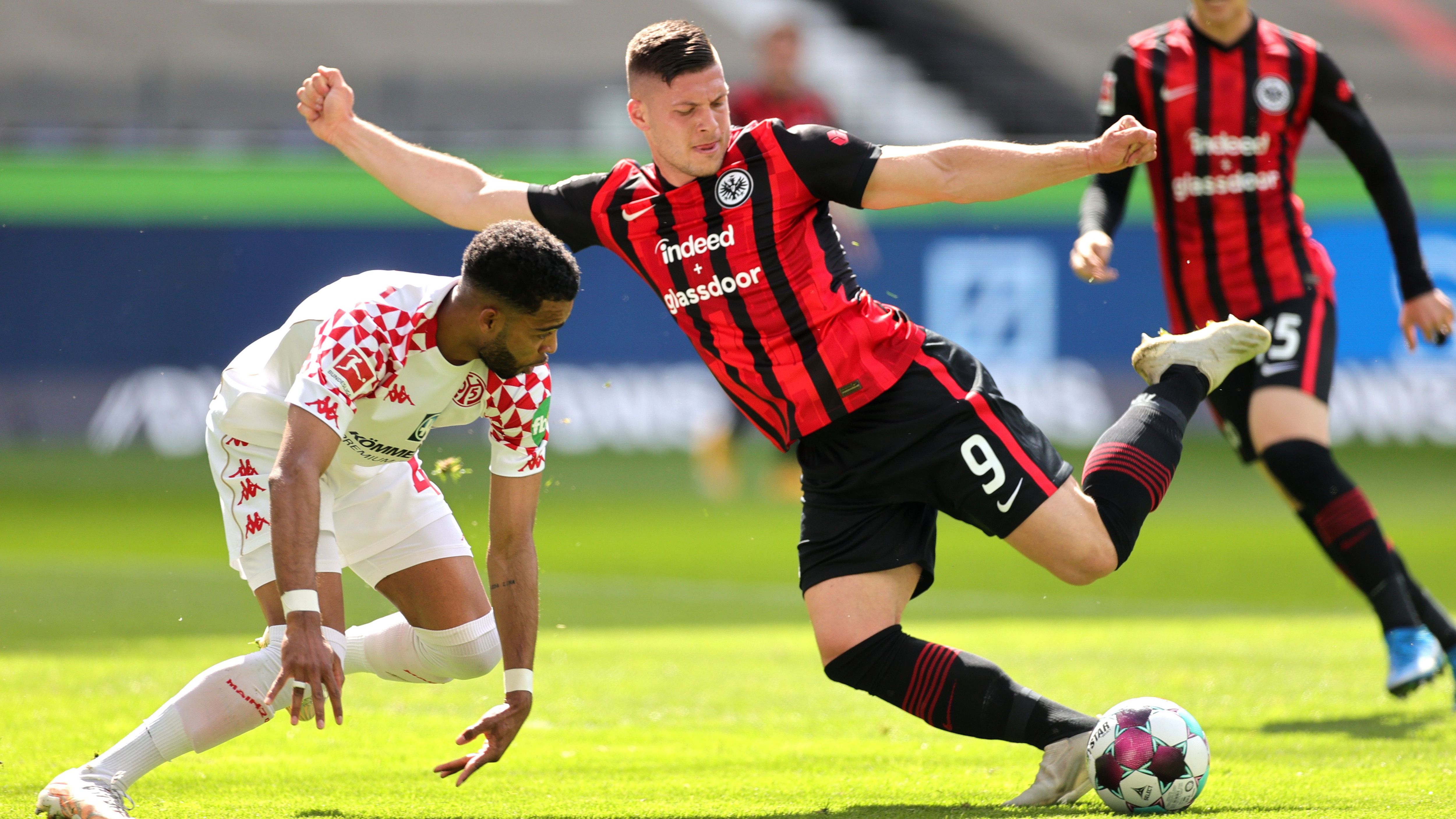 <strong>Eintracht Frankfurt: Luka Jovic</strong> <br>"Der serbische Stürmer Luka Jovic wurde 2017 von Eintracht Frankfurt […] von Benfica Lissabon ausgeliehen und später 2019 fest verpflichtet. In der Saison 2018/2019 war er ein Schlüsselspieler, erzielte zahlreiche wichtige Tore und half Frankfurt, das Halbfinale der Europa League zu erreichen." Auf den Plätzen zwei bis vier folgen Ante Rebic, Kevin-Prince Boateng und Alex Meier.