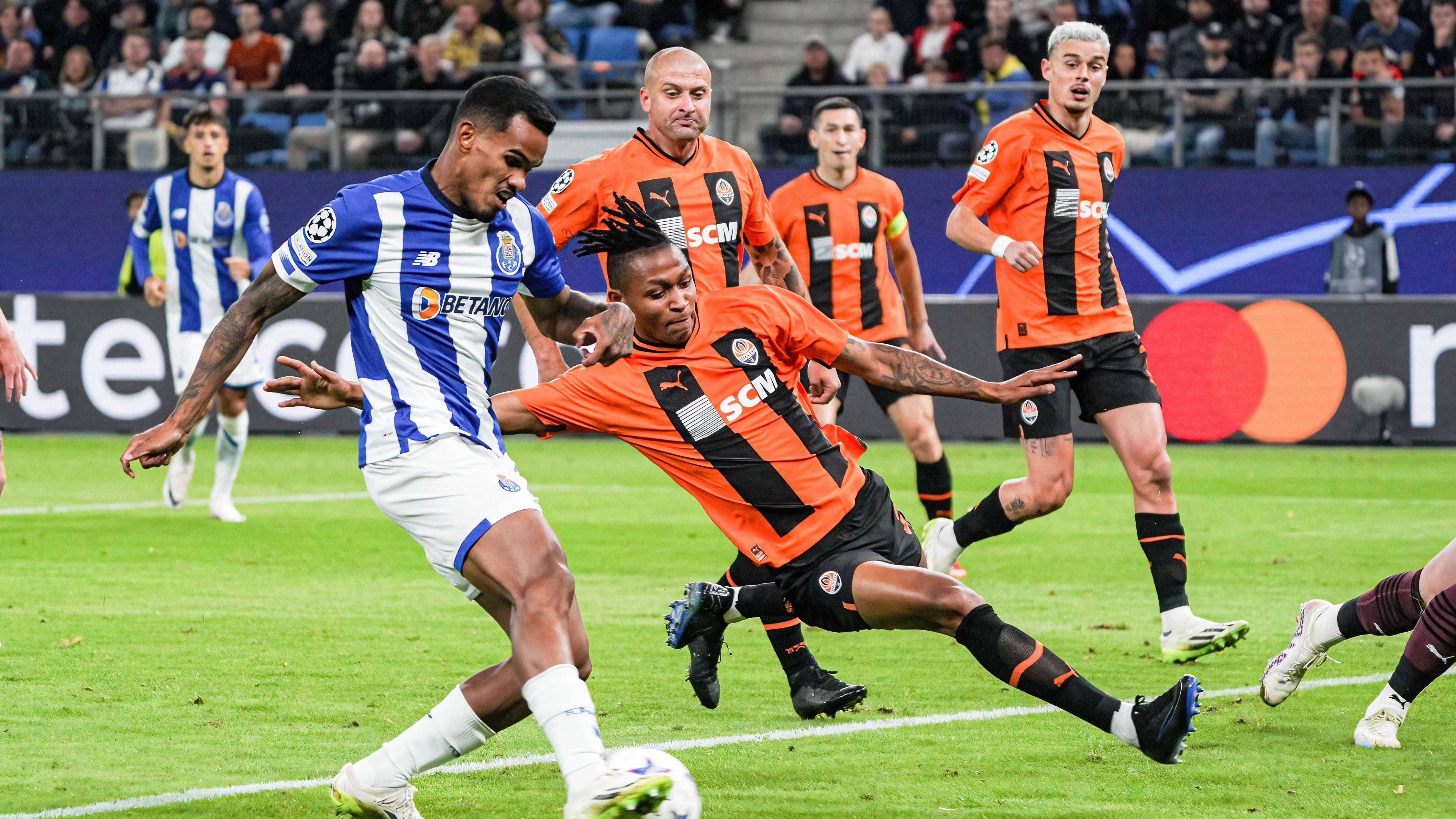 <strong>Platz 26: Shakhtar Donezk (17 Punkte)</strong><br>Donezk holt die meisten Punkte bei der Tor- und xG-Differenz (sieben) und bekommt sechs im subjektiven Ranking. "WhoScored" sieht die Ukrainer hingegen auf dem viertletzten Platz.