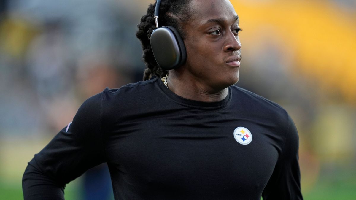 October 6, 2024, Pittsburgh, Pennsylvania, USA: October 6, 2024: Terrell Edmunds 38 during the Pittsburgh Steelers vs Dallas Cowboys at Acrisure Stadium in Pittsburgh PA. Brook Ward Apparent Media ...