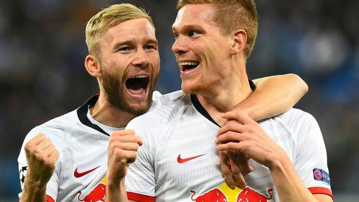 Marcel Halstenberg (r.) erzielt das 1:0 für RB Leipzig