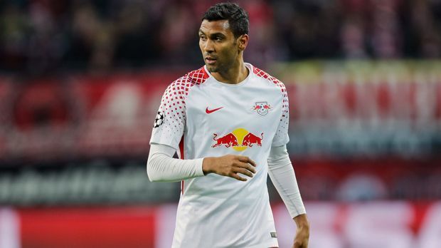 
                <strong>Innenverteidiger - Marvin Compper (RB Leipzig)</strong><br>
                Erst im Mai verlängerte Marvin Compper seinen auslaufenden Vertrag bei RB Leipzig um zwei Jahre bis 2019. Nun ist seine Zeit in Sachsen vorbei: Nach dem letzten Spieltag der Hinrunde wechselte Compper nach Schottland zu Celtic Glasgow. Sportlich spielte der Innenverteidiger in Leipzig zuletzt ohnehin kaum eine Rolle. Gerade einmal 108 Minuten, verteilt auf drei Einsätze, stand der 32-Jährige im Herbst auf dem Platz. In der Vorsaison kam Compper beim damaligen Aufsteiger noch auf 26 Pflichtspiel-Einsätze, doch nun vertraute Trainer Ralph Hasenhüttl auf die jüngeren Dayot Upamecano oder Ibrahima Konate. 
              