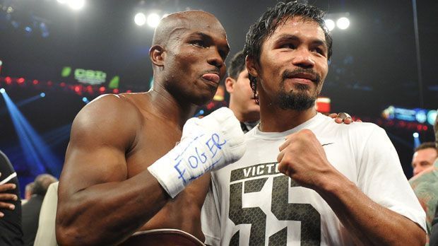 
                <strong>Manny Pacquiao vs Timothy Bradley (2012)</strong><br>
                Pacquiaos Ausflug ins Super Weltergewicht blieb einmalig. Zurück im Weltergewicht verteidigt er seinen WM-Titel zweimal erfolgreich, ehe Timothy Bradley die Boxwelt schockte. Obwohl Pacquiao den Kampf gegen den Amerikaner dominierte, gewann Bradley höchst umstritten durch Split Decision. Der Pac Man machte gute Miene zum bösen Spiel.
              