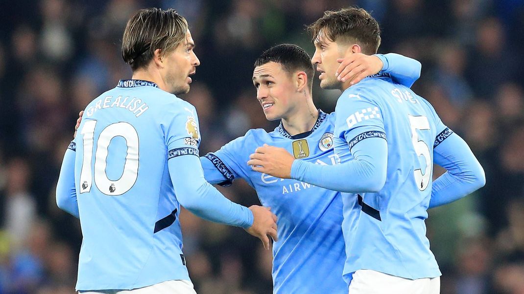 Jack Grealish, Phil Foden und John Stones (v.l.)