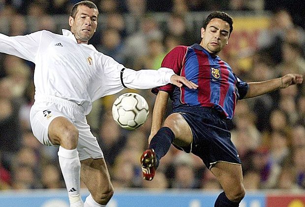
                <strong>Clasico-Duelle gegen Zidane</strong><br>
                Geboren im Vorort Terrassa war Xavi in seiner Kindheit Fan von Stadtrivale Espanyol, auch weil sein Großvater einst für den Club spielte. Dennoch begann er mit elf Jahren beim FC Barcelona und wurde im berühmten Internat La Masia ausgebildet.
              