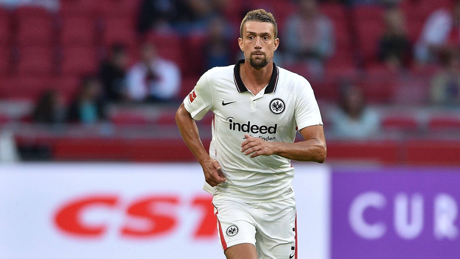 
                <strong>Eintracht Frankfurt</strong><br>
                Grundpreis: 85,00 EuroMit Spieler-Beflockung: 100,00 EuroMit individueller Beflockung: 102,50 EuroAusrüster: Nike
              