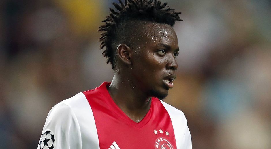 
                <strong>Bertrand Traore (Ajax)</strong><br>
                Rechtsaußen: Bertrand Traore, 20, aufnehmender Verein: Ajax Amsterdam (Eredivisie/Holland)
              