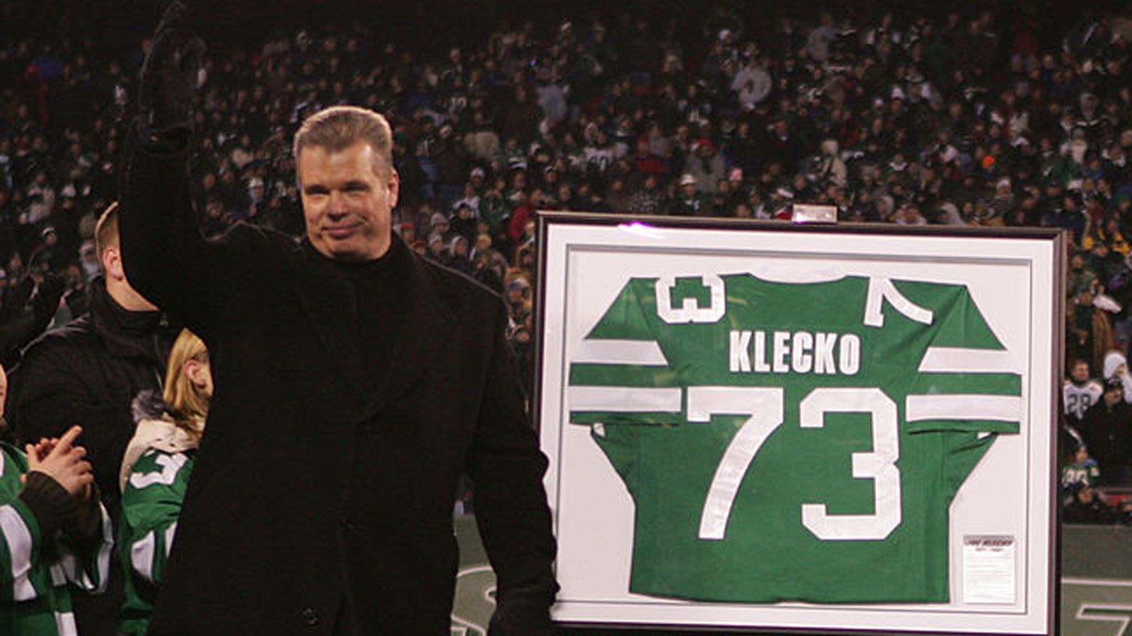 
                <strong>Joe Klecko (Defensive Liner, Senior)</strong><br>
                Der frühere Defensive Liner Joe Klecko spielte von 1977 bis 1987 für die New York Jets, ehe er seine Karriere bei den Indianapolis Colts ausklingen ließ. Er stand vier Mal im Pro Bowl, hatte in der Saison 1981 die meisten Sacks und wurde zum Defensive Player of the Year ernannt.
              