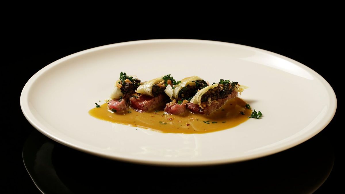 The-Taste-Stf01-Epi04-2-Filet-Wellington-Tolga-Klein-01-SAT1