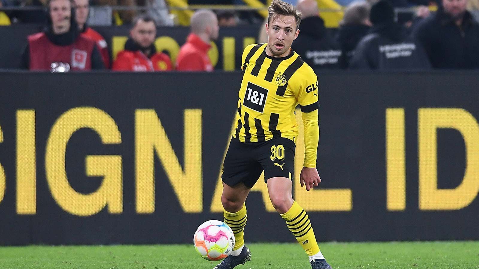 
                <strong>5. Einwechselspieler: Felix Passlack</strong><br>
                Darf sich über einen seiner seltenen Einsätze freuen, Trainer Edin Terzic sendet mit seiner Einwechslung ein starkes Signal. Fügt sich als Rechtsverteidiger gut ein und ist noch an einigen Offensivaktionen beteiligt. ran-Note: 3
              