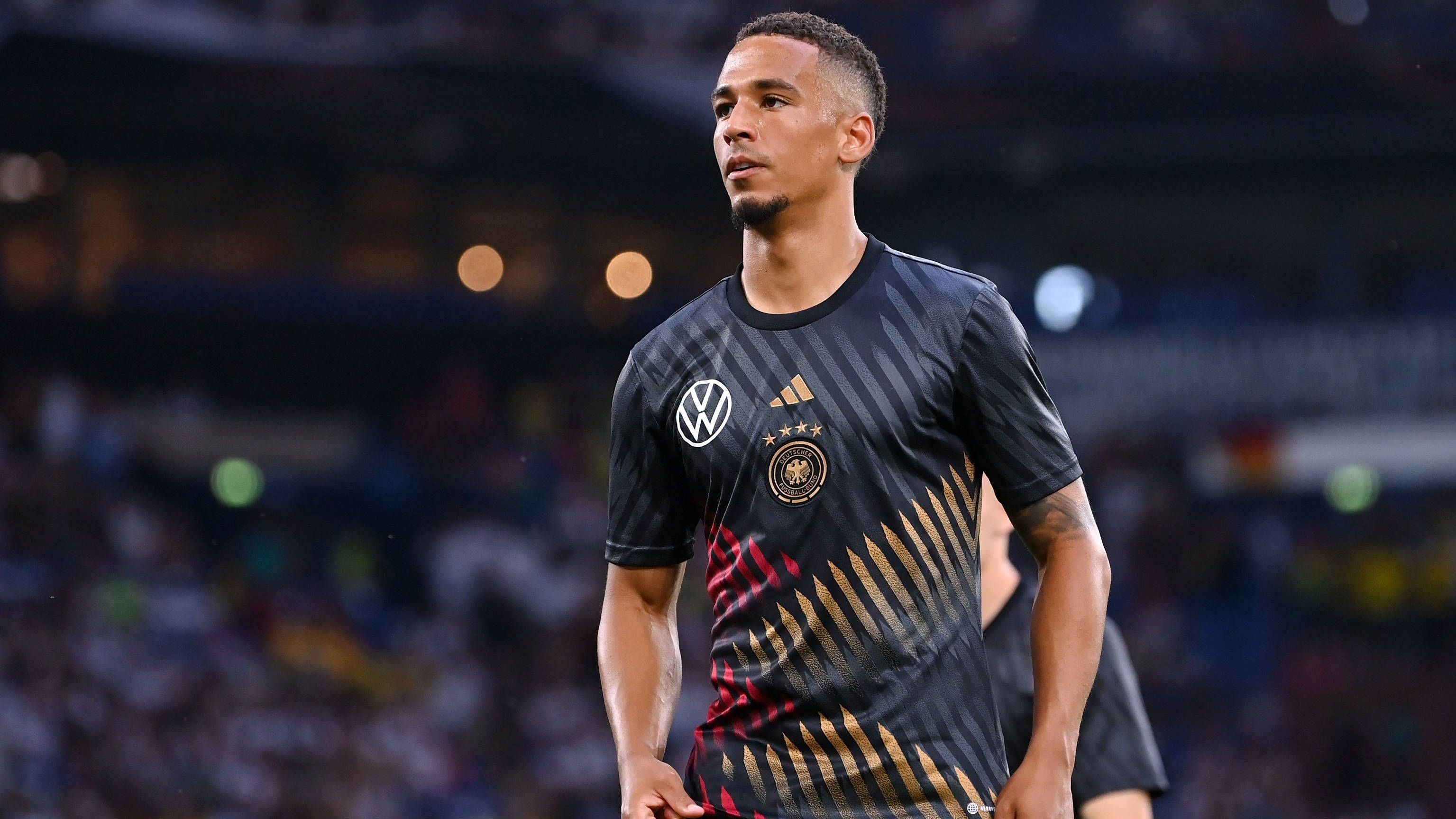 <strong>Thilo Kehrer</strong><br>Was für Süle gilt, trifft so ähnlich auch auf West Hams Thilo Kehrer zu, der bei der USA-Reise nicht mit dabei war. Der gelernte Innenverteidiger hat in der Vergangenheit schon öfter mal rechts in der Abwehr gespielt, aber auch er interpretiert die Rolle dort eher defensiv. Ob diese Interpretation der Rolle bei Nagelsmann künftig so gefragt sein wird?&nbsp;