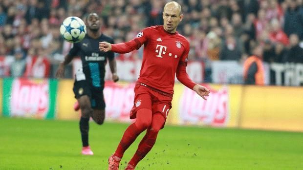 
                <strong>Arjen Robben</strong><br>
                Arjen Robben (FC Bayern München). Der Flügelflitzer ist eine echte Waffe. Für den deutschen Rekordmeister hat er zahlreiche wichtige Spiele entschieden. Schnelligkeit und der wahrscheinlich beste linke Fuß im Weltfußball prädestinieren ihn für die Rückennummer 10. 
              