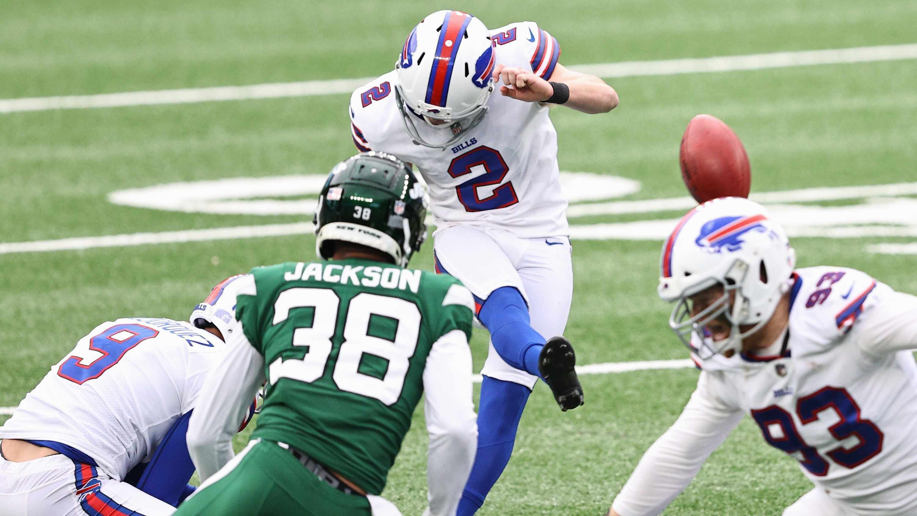 
                <strong>Special Teams und Kicker: Buffalo Bills - 20 Punkte</strong><br>
                Da die restliche Offense der Buffalo Bills im Division-Duell gegen die New York Jets etwas stockte, sprang Kicker Tyler Bass in die Bresche und erzielte alle 18 Punkte der Bills in dieser Partie. Die Chance auf den Rekord der meisten Field Goals in einer Partie verpasste Bass, da er nur sechs seiner acht Versuche verwandelt hatte. Wer die Bills als Special Teams und Kicker in dieser Woche aufgestellt hat, darf sich trotzdem über 20 Punkte freuen. 
              