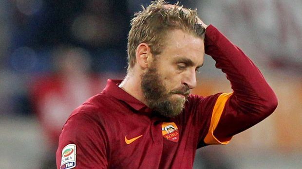 
                <strong>Daniele de Rossi</strong><br>
                Platz 6 - Daniele de Rossi: In Rom legt man wohl großen Wert auf eine lange Zusammenarbeit. Das zweitbeste Beispiel dafür ist Daniele de Rossi. Der am besten bezahlte Profi der Serie A (6,5 Millionen Euro Jahresgehalt) spielt seit etwas mehr als 13 Jahren für den AS Rom. Mit nur 32 Jahren geht bei ihm aber noch mehr.
              