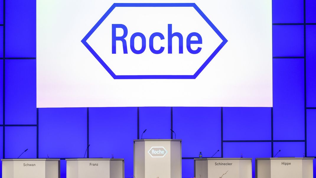 Das Logo des Pharmaunternehmens Roche. Der Konzern will Abnehm-Medikamente schnell auf den Markt bringen.