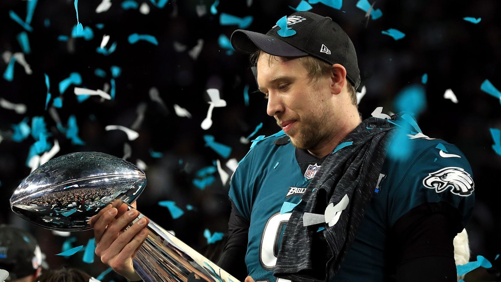 
                <strong>2018 - Super Bowl LII - Philadelphia Eagles</strong><br>
                2018 standen sich die Philadelphia Eagles und abermals die New England Patriots im Super Bowl gegenüber. Die Eagles gewannen das Spiel mit 41:33 und sicherten sich somit ihren ersten Super-Bowl-Titel. Der Ersatz-Quarterback der Eagles, Nick Foles, wurde zum MVP gewählt.
              