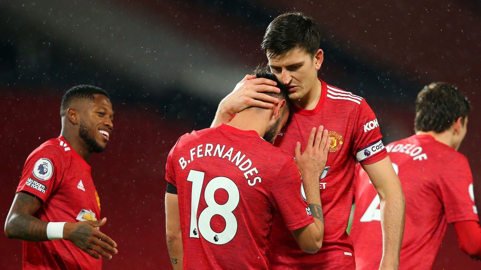 
                <strong>Platz 9: Manchester United</strong><br>
                Beim 5:0 gegen RB Leipzig setzen die "Red Devils" zuletzt ein echtes Ausrufezeichen. Allerdings gab's im Anschluss gleich mal zwei Pleiten in Folge, darunter das peinliche 1:2 bei Basaksehir. Es folgten wiederum zwei Siege in der Premier League. ManUnited bleibt de facto eine Wundertüte und hat sich in dieser Saison eigentlich nicht wirklich weiterentwickelt. Dass die Stimmung bei United nicht gerade bombastisch sein muss, verdeutlicht eine Aussage von Paul Pogba während der Länderspielpause. "Ich habe in meiner Karriere noch nie eine so schwierige Zeit erlebt. Das französische Team ist ein Hauch frischer Luft, die Gruppe ist außergewöhnlich, es ist magisch." Coach Ole Gunnar Solskjaer steht (mal wieder) in der Kritik, ihm helfen nur weitere Leipzig-Spiele.
              