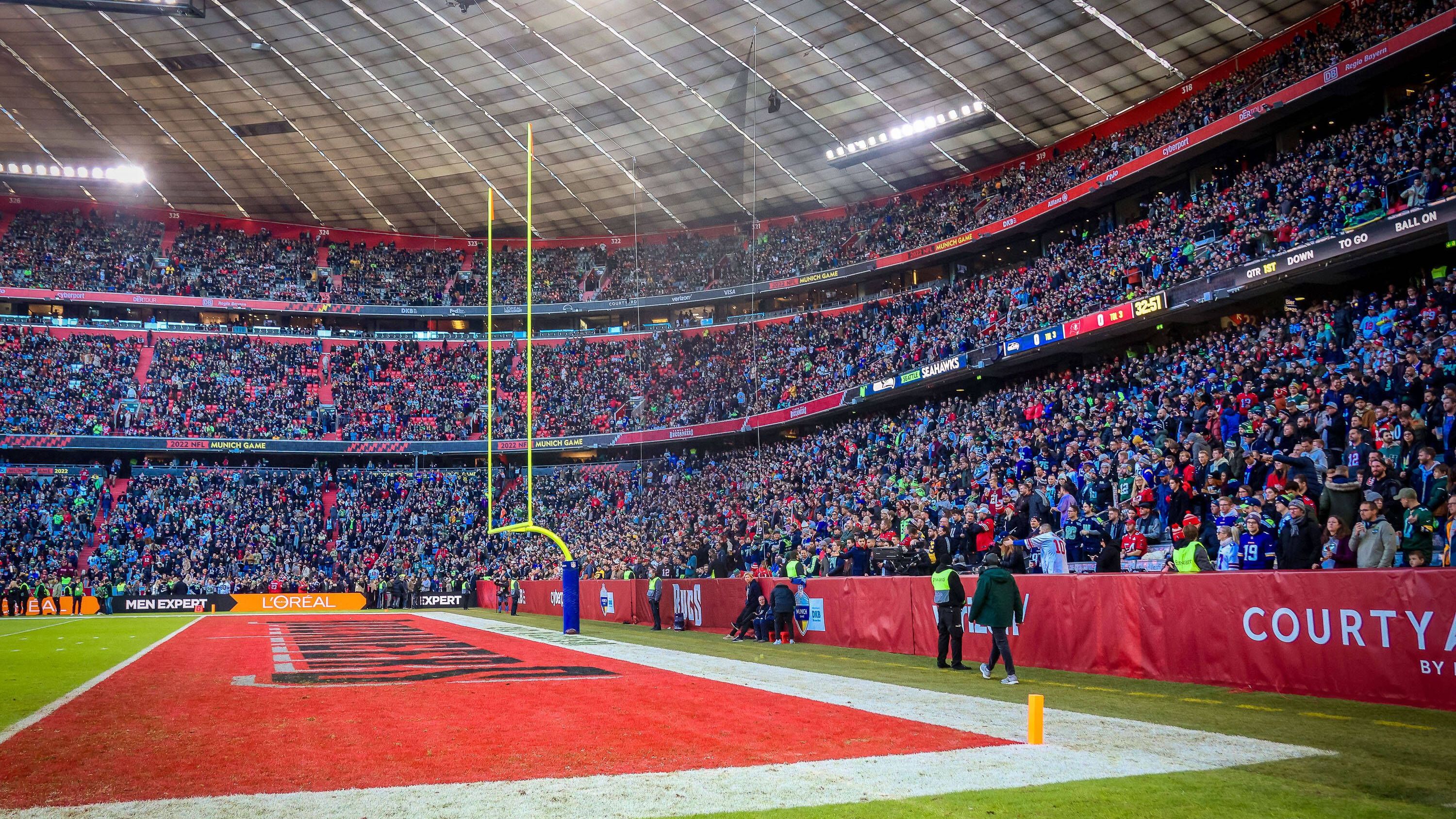 <strong>Week 10: Deutschland-Spiel - New York Giants @ Carolina Panthers in München<br></strong>Nachdem in der vergangenen Saison beide NFL-Deutschland-Spiele in Frankfurt stattfanden, ist nun wieder die Allianz Arena in München der Austragungsort. Hier trugen die Tampa Bay Buccaneers und die Seattle Seahawks im November 2022 das erste NFL-Saisonspiel in Deutschland aus. Nun empfangen die Panthers die Giants.