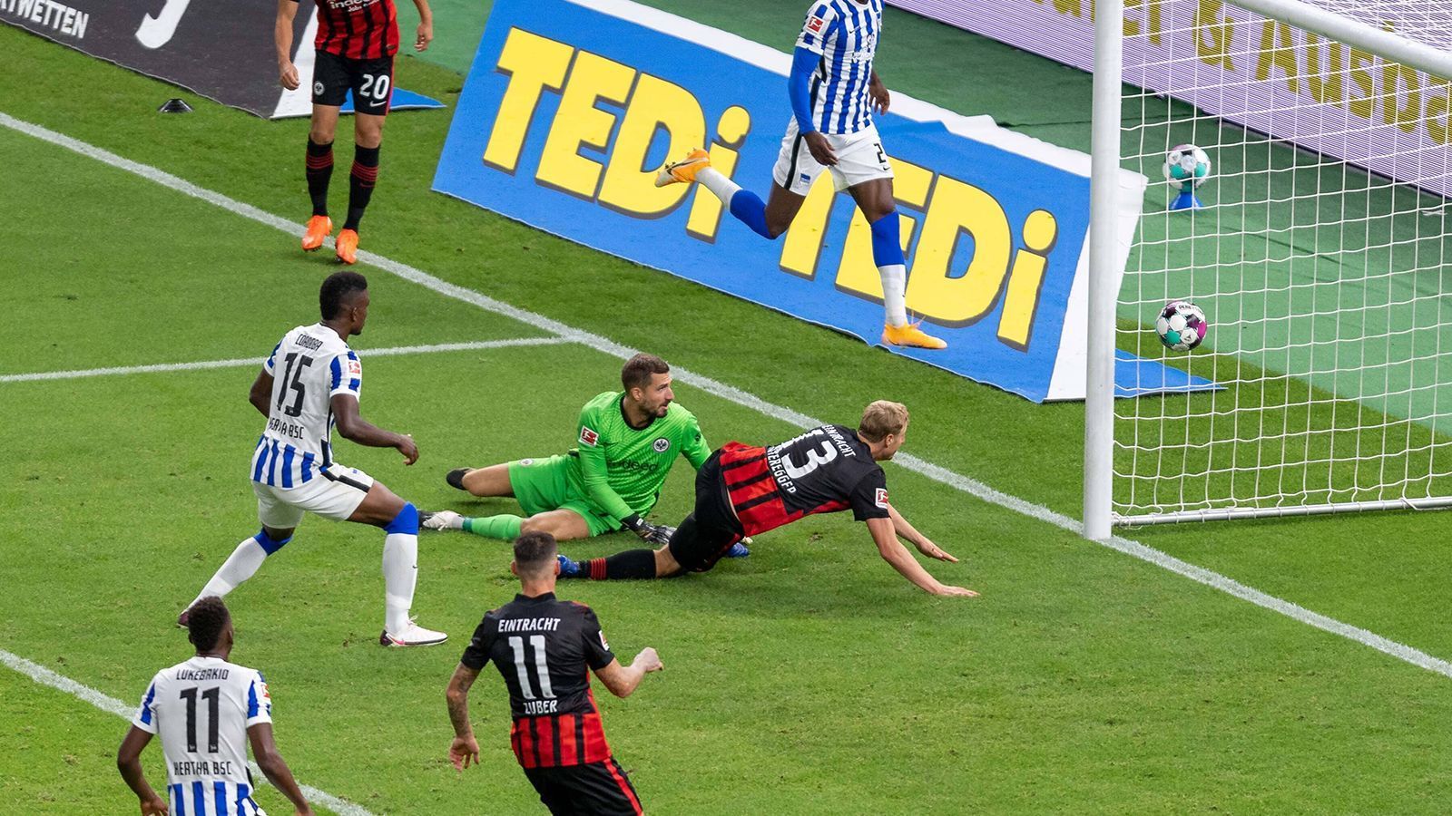 
                <strong>Die meiste Eigentore</strong><br>
                1. Platz (geteilt): Martin Hinteregger (Eintracht Frankfurt), Raphael Framberger (FC Augsburg), Malick Thiaw, Suat Serdar, Can Bozdogan (alle FC Schalke 04), Niklas Moisander (Werder Bremen), Lukas Hradecky (Bayer Leverkusen), John Anthony Brooks (VfL Wolfsburg), Jeremiah St. Juste (1. FSV Mainz 05) - 1 Eigentor
              