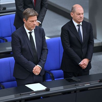 Christian Lindner (FDP), Bundesminister der Finanzen, Robert Habeck (Bündnis 90/Die Grünen), Bundesminister für Wirtschaft und Klimaschutz, und Bundeskanzler Olaf Scholz (SPD)