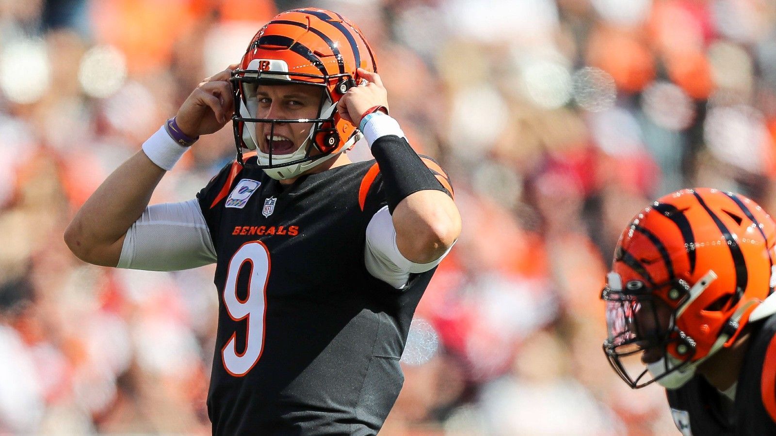 
                <strong>Week 7: Joe Burrow (Cincinnati Bengals)</strong><br>
                Außergewöhnliche Leistung von Joe Burrow. Der Quarterback hat mit den Cincinnati Bengals nicht nur mit 35:17 gegen die Atlanta Falcons gewonnen, er hat dabei auch noch einen NFL-Rekord aufgestellt. Er ist der erste Signal Caller, der zwei Spiele mit jeweils mindestens 500 Total Yards und vier Touchdowns für sich verbuchen konnte. 
              