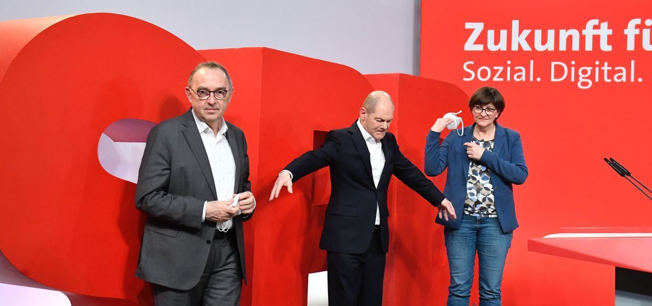 Abstand halten in der Corona-Pandemie: Die SPD-Spitze mit Saskia Esken und Norbert Walter-Borjans nominierte Olaf Scholz bereits im August 2020 zum SPD-Kanzlerkandidaten.