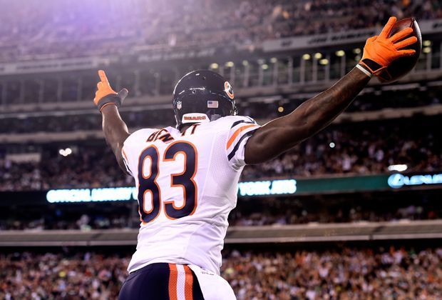 
                <strong>New York Jets - Chicago Bears 19:27</strong><br>
                Denn Chicago kann erneut auf Martellus Bennett vertrauen. Der Tight End fängt im Schlussviertel seinen vierten Touchdown im dritten Saisonspiel - die Entscheidung zu Gunsten der Bears.
              