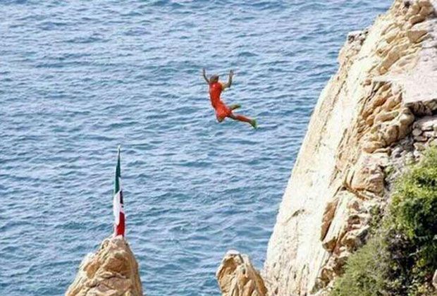 
                <strong>Arjen Robben - Leider theatralisch</strong><br>
                Und so wird er bei Twitter nicht nur als sterbender Schwan (Bild zuvor) dargestellt, sondern wie hier auch als begnadeter Klippenspringer.
              