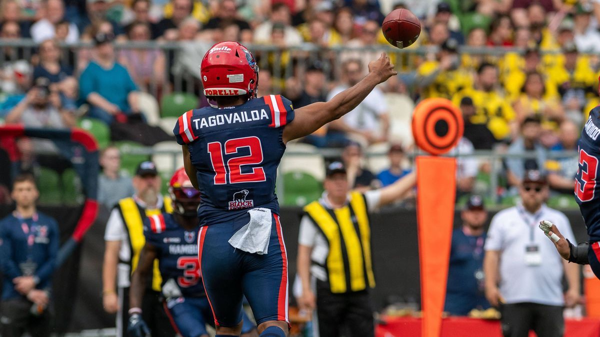 Taulia Tagovailoa (Hamburg Sea Devils 12), Interception, Pick Six, Hamburg Sea Devils vs. Stuttgart Surge, American Football, European League of Football, Spieltag 3, Saison 2025, 31.05.2025, Hambu...