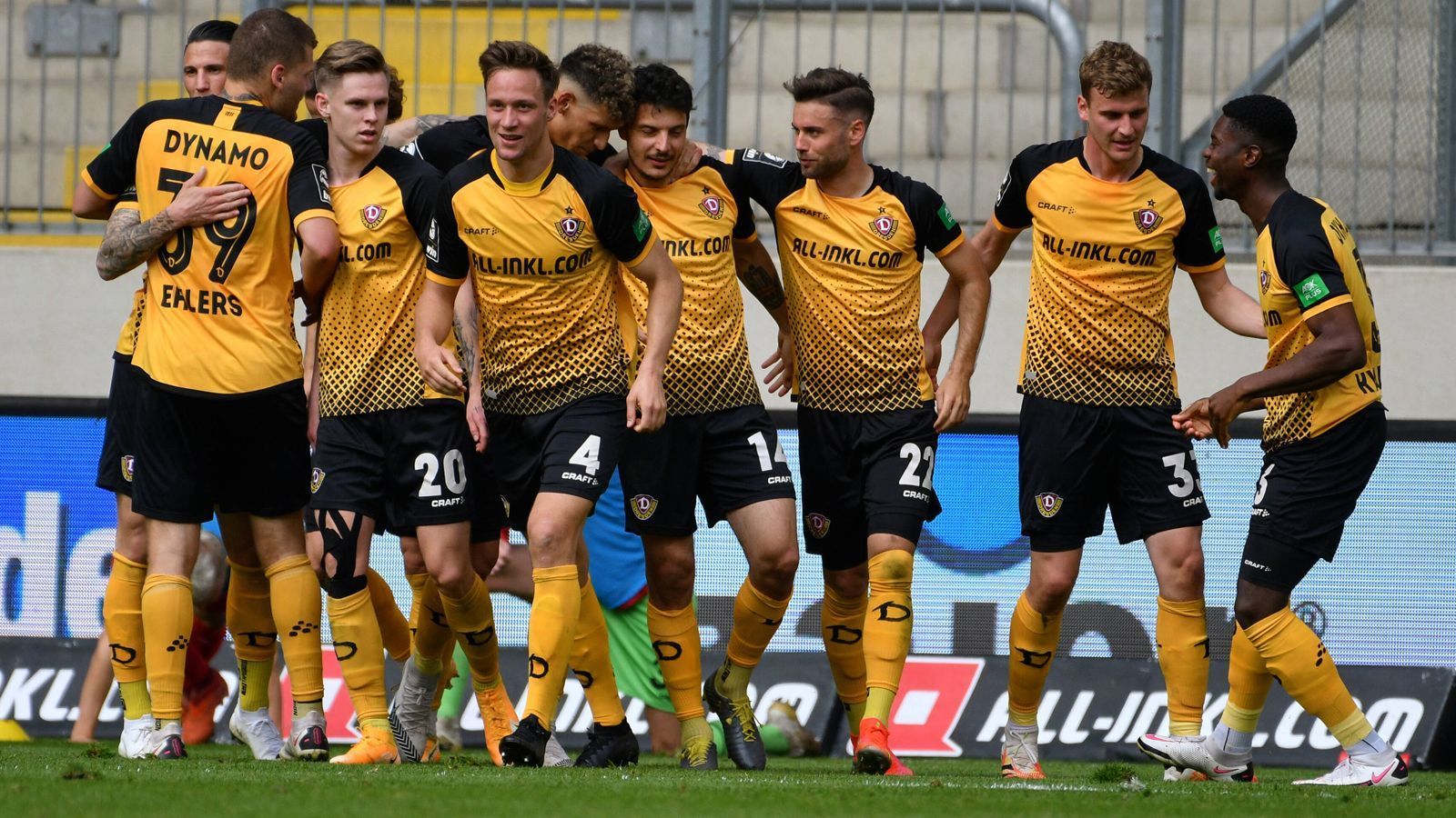 
                <strong>Vorzeitigen Aufstieg am 37. Spieltag fixiert</strong><br>
                Somit ergab sich für Dynamo Dresden bereits am 37. Spieltag die Chance, den vorzeitigen Aufstieg zu fixieren. Ausgerechnet gegen Schmidts Ex-Klub Türkgücü München feierten die Sachsen einen souveränen 4:0-Sieg und stehen damit als erster Aufsteiger in die 2. Bundesliga fest. 
              