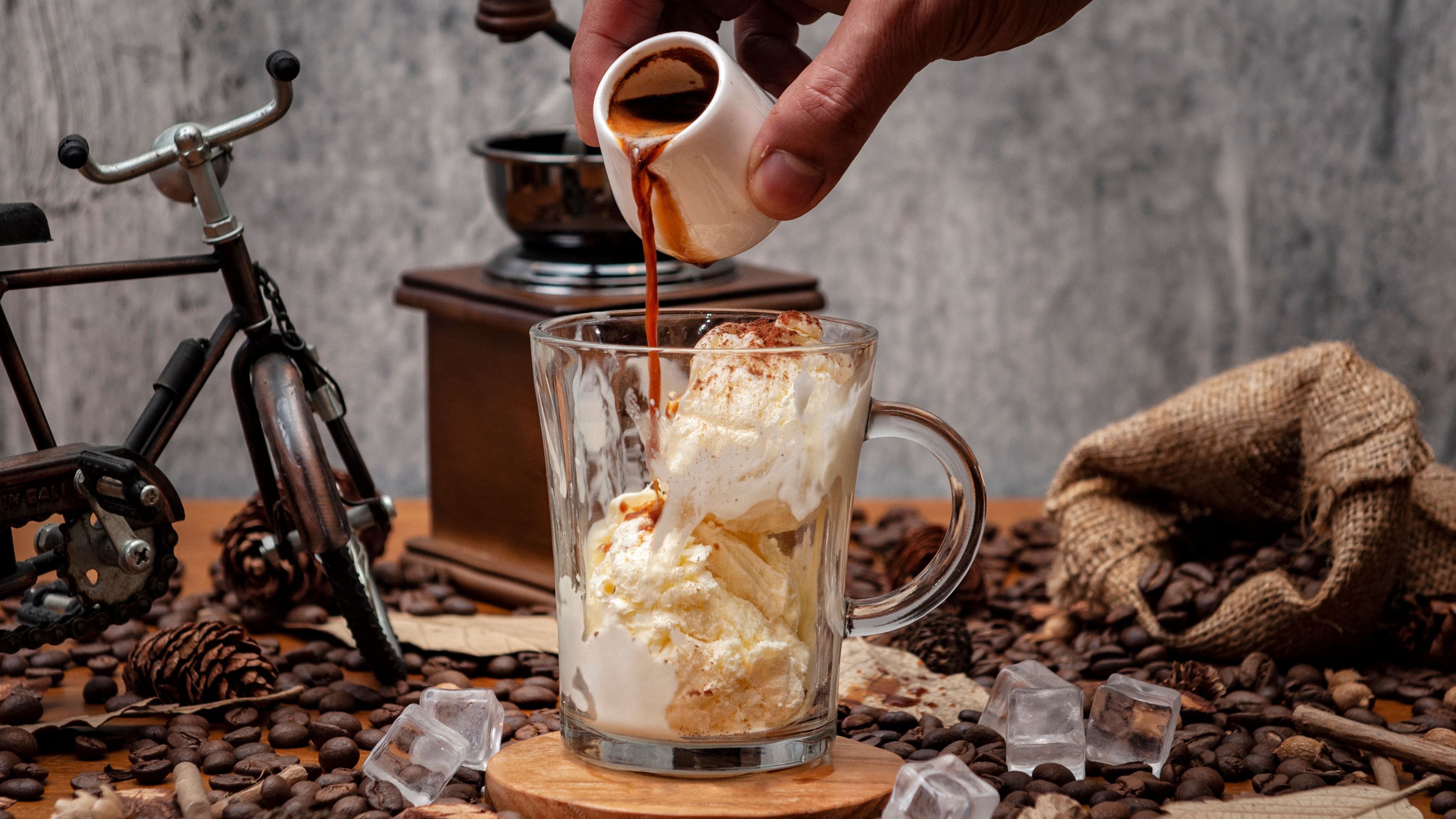 Erfrischendes Trendgetränk 2023: Affogato al caffè - der alternative ...