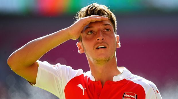 
                <strong>Mesut Özil </strong><br>
                Auch beim zweiten Bestwert geht es um Vorlagen. In dieser Saison kommt der Nationalspieler bereits auf sieben Assists. Im Schnitt bereitet er laut "Opta" alle 2,46 Spiele einen Treffer in der englischen Liga vor - ein bessere Quote hat niemand in der Premier-League-Geschichte. Sein ärgster Verfolger: Eric Cantona mit 2,79.
              