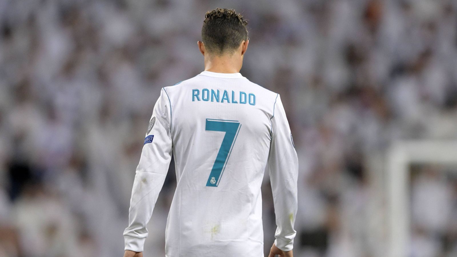 
                <strong>Wenn Cristiano Ronaldo Real Madrid verlässt: Das sind seine Optionen</strong><br>
                Es ist nicht das erste Mal, dass Cristiano Ronaldo von einem Abschied von Real Madrid spricht. Zwar blieb CR7 am Ende stets in Madrid, doch mit 33 Jahren könnte er jetzt tatsächlich noch einmal eine neue Herausforderung suchen. Doch wo? ran.de beleuchtet seine Optionen.
              