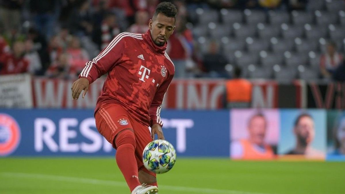 Jerome Boateng stellt sich schützend vor seine Kollegen