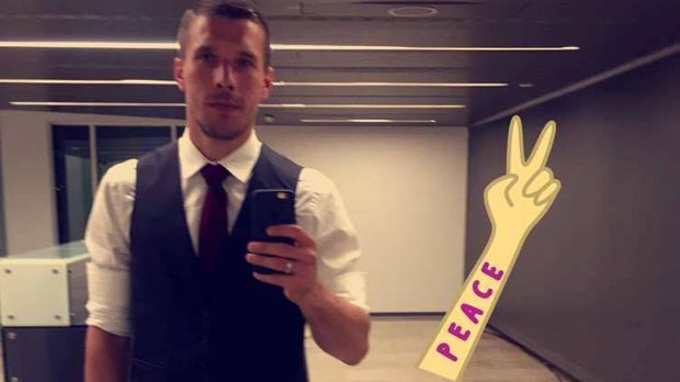 
                <strong>Snapchat-Geschichte des Lukas Podolski</strong><br>
                Ein Teufelskerl, der Podolski. Wir finden es sehr amüsant und freuen uns über weitere Snaps!
              