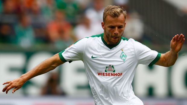 
                <strong>SV Werder Bremen</strong><br>
                SV Werder Bremen: Aus Kostengründen soll der aufgeblähte Bremer Kader verschlankt werden. Bislang wurde Stürmer Lennart Thy an den FC St. Pauli ausgeliehen, Lukas Fröde wechselt zu den Würzburger Kickers, Sommer-Zugang Thanos Petsos und Janek Sternberg wurden in die U23 abgeschoben. Vom FC Kopenhagen kam der dänische Nationalspieler Thomas Delaney an die Weser - dafür überwiesen die Hanseaten zwei Millionen Euro an den Champions-League-Teilnehmer.
              