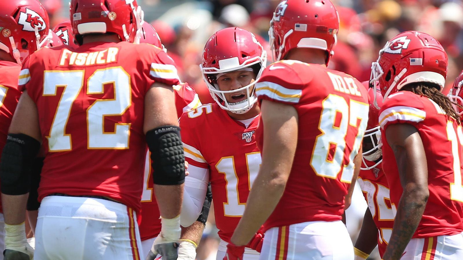 
                <strong>Passing Offense: Kansas City Chiefs</strong><br>
                Zugegeben, die Passing Offense der Kansas City Chiefs ist nicht die kreativste Wahl, jedoch erwartet Quarterback Patrick Mahomes und Co. die junge und unerfahrene Defense der Oakland Raiders, die keinerlei Stars zu bieten hat. Zudem fallen wohl Raiders-Safety Jonathan Abram und Cornerback Gareon Conley für das Spiel aus. Mahomes legte im vergangenen Jahr in Oakland 295 Passing Yards und vier Touchdowns auf.
              