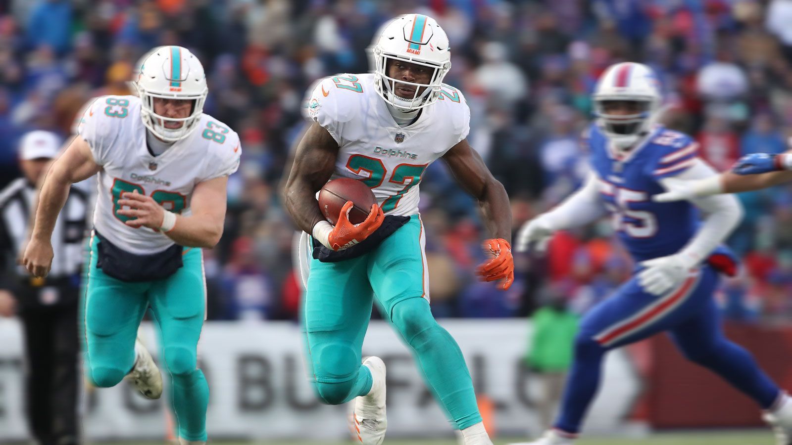 
                <strong>Miami Dolphins</strong><br>
                Ausstehende Gespräche: Rex Ryan (u. a. Ex-Head Coach Bills/in dieser Woche), Vic Fangio (Defensive Coordinator Bears/7. Januar), Darren Rizzi (Special Teams Coach/Assistant Head Coach Dolphins)Offiziell angefragt: Brian Flores (Defensive Coordinator Patriots), Kris Richard (Defensive Backs Coach Cowboys), Mike Munchak (Offensive Line Coach Steelers), Eric Bieniemy (Offensive Coordinator Chiefs)
              