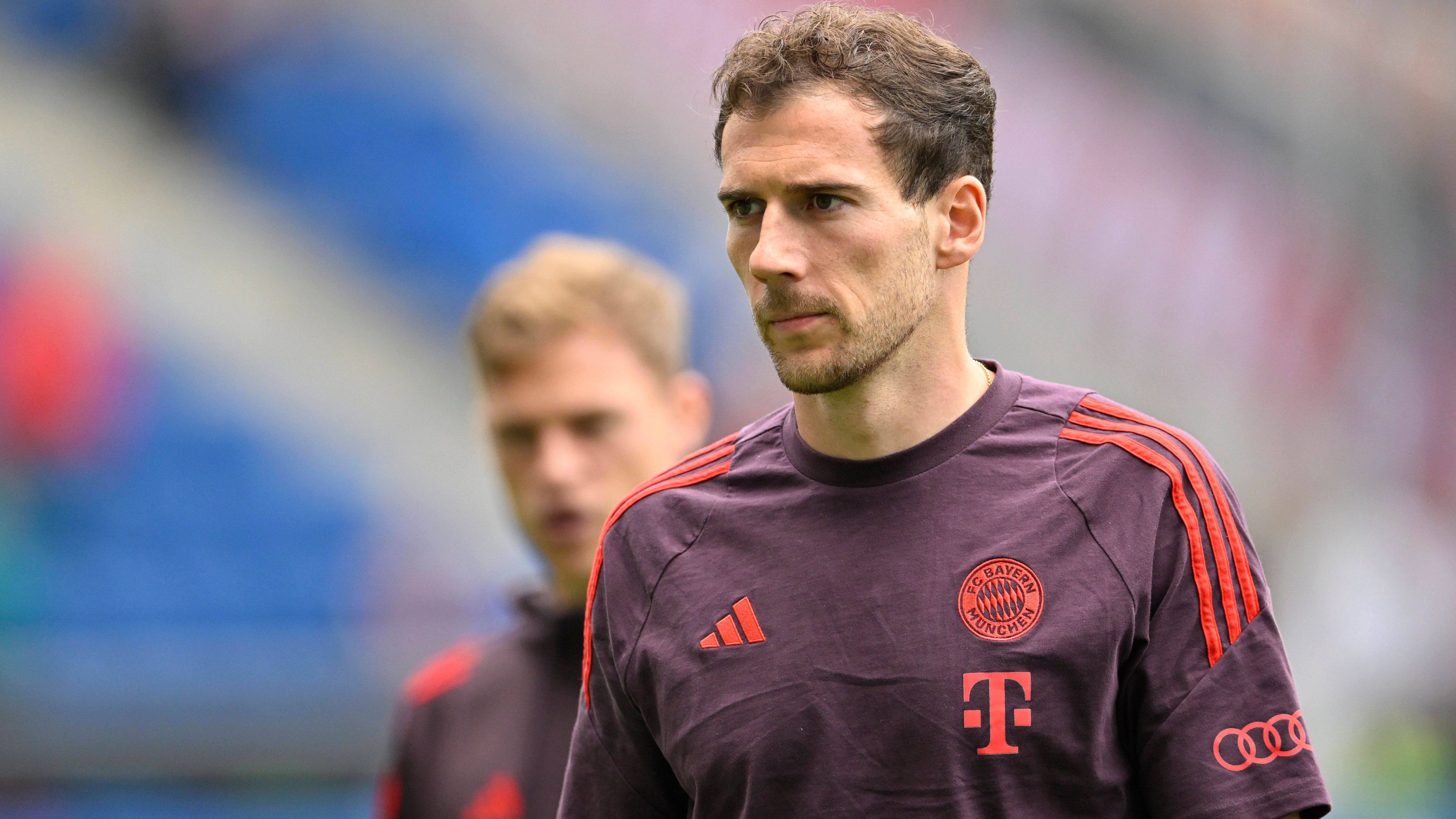 <strong>Unerwünscht? Leon Goretzka</strong><br>Schon vor einem Jahr galt Leon Goretzka bei Bayern als Verkaufskandidat. Durch die Verpflichtung Palhinhas sind die Plätze im defensiven Mittelfeld hart umkämpft, an einen Abschied denkt Goretzka aber wohl nicht. Laut einem Bericht der "Sport Bild" will der Ex-Schalker um seinen Platz im Kader kämpfen, ein Gespräch mit Trainer Kompany über seine Rolle fand offenbar noch nicht statt.