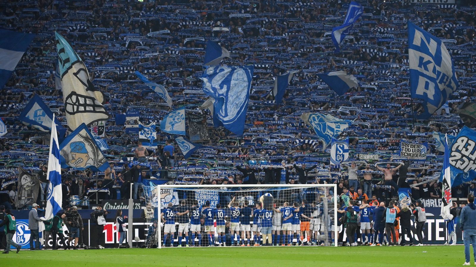 
                <strong>Platz 3: FC Schalke 04</strong><br>
                &#x2022; Liga: Bundesliga<br>&#x2022; Zuschauerschnitt: 61.085<br>
              